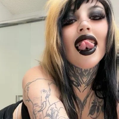 Elizabeth, official X profile photo