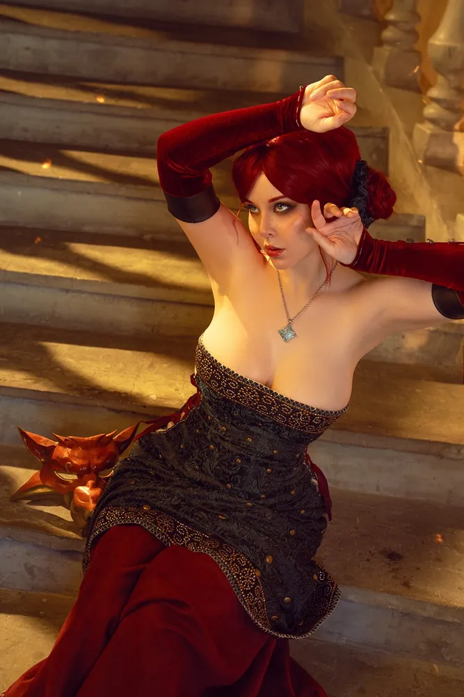 Helly Valentine as Triss posing on stone stairs