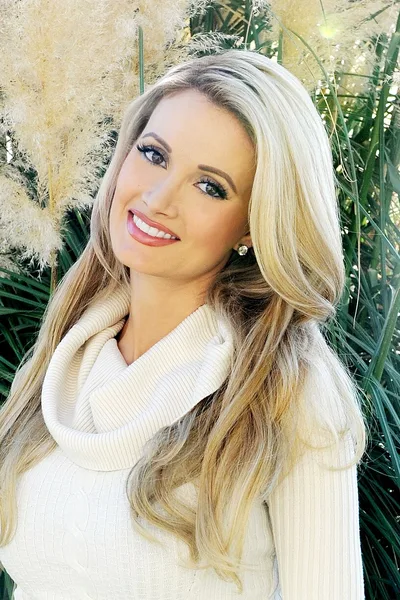 Holly Madison, soft photo 1