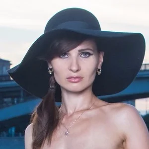 Jeny Smith wearing a wide black hat, official portrait