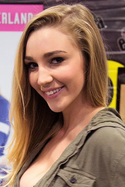 Kendra Sunderland, soft photo 1