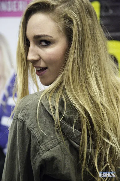 Kendra Sunderland, soft photo 3