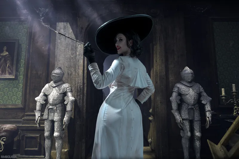 Lada Lyumos as Lady Dimitrescu in a castle hall