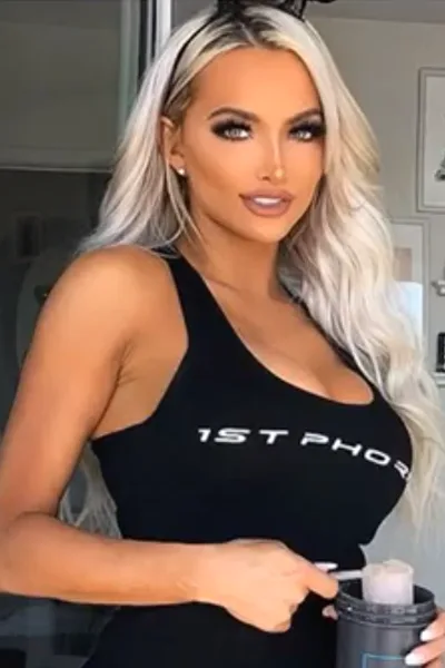 Lindsey Pelas, soft photo 1