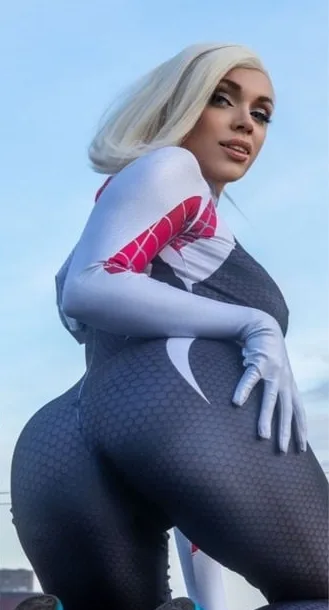 Octokuro as Spider-Gwen posing on a rooftop