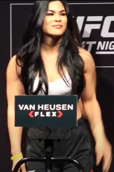 Rachael Ostovich, soft photo 1