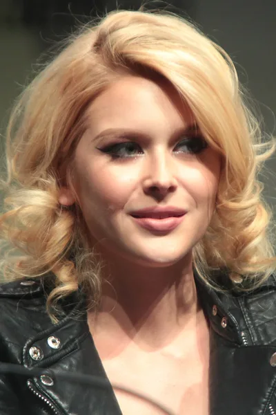 Renee Olstead, soft photo 1
