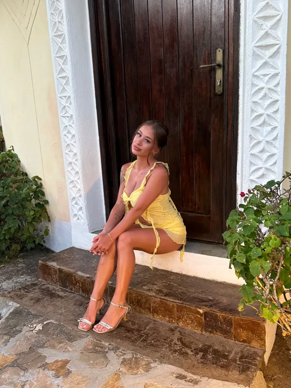 Spintaa17 in a yellow dress on stone steps